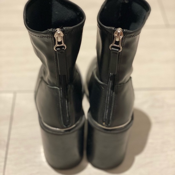 Beautiful zip up boots - Picture 1 of 3
